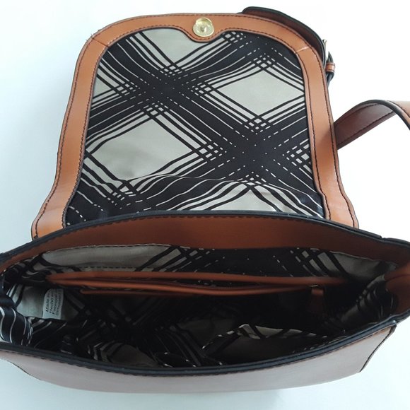 London Fog Crossbody Bag in Cognac - Picture 4 of 6